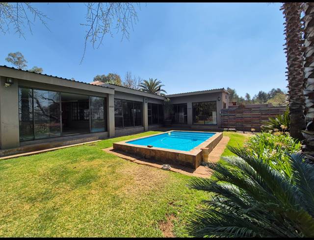 4 BEDROOM HOUSE FOR SALE IN HOUTKOP AH